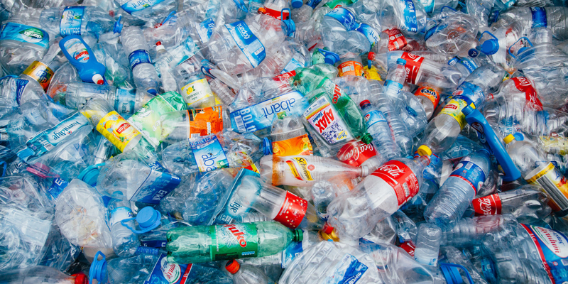 У громадських місцях планують встановити автомати для збору пластикових пляшок