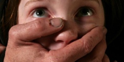 На Буковині чоловік ґвалтував свою рідну дочку, вона народила дитину