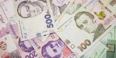 Офіційний курс: гривня знову ослабла до долара та євро