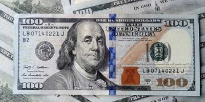 Економіст порадив українцям, коли краще продавати долари