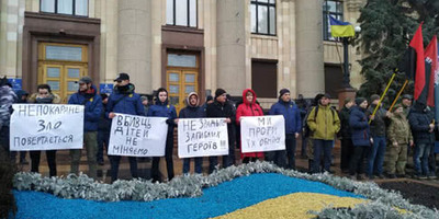 У Харкові зібралась акція проти можливого обміну обвинувачених у теракті біля Палацу спорту