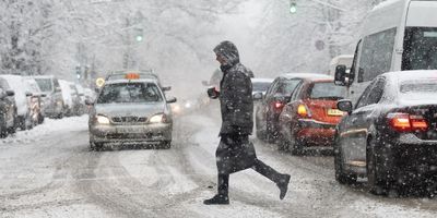 Штормовий вітер, замети та сніг до 40 см: синоптики попередили про різке погіршення погоди