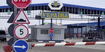 На кордоні з Україною стоїть більше 600 вантажівок