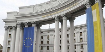 40 посольств та консульств України відновили прийом громадян — МЗС